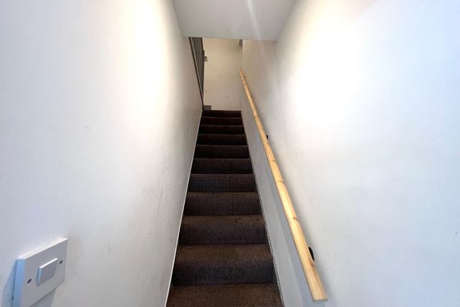 Flat 2, 17 , Dane Road, Southall photo 5