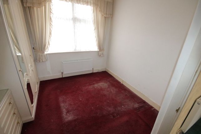 Flat for sale in Bishops Close, Walthamstow, London