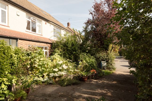 6 , Pelham Close, Camberwell photo 4