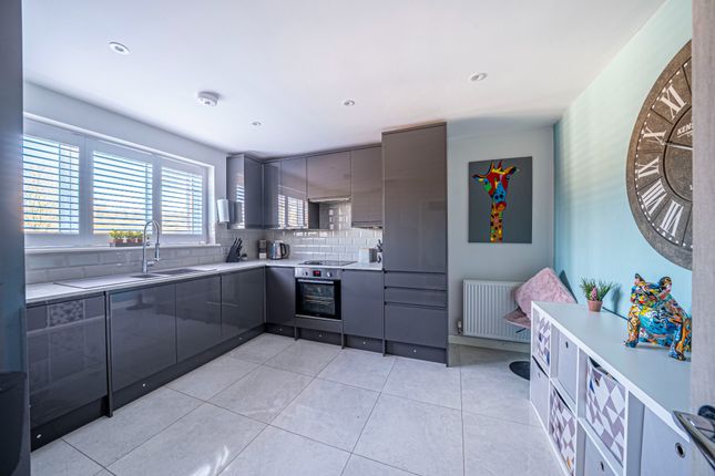 11a Lady Godley Close, Tidworth photo 4