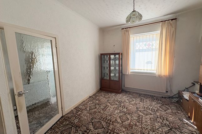 8 Pen Y Banc, Seven Sisters, Neath photo 3