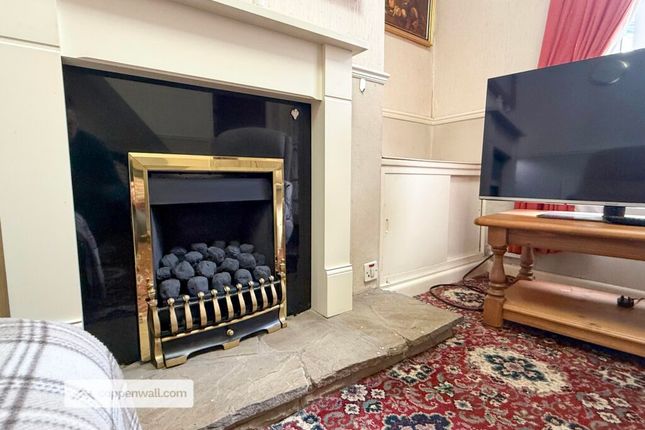 7, Gladstone, Bacup photo 3