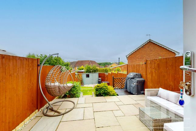 81 Milborne Road, Crawley photo 4
