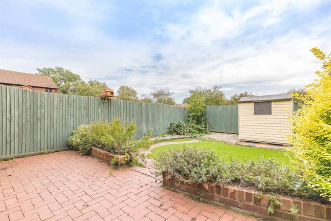 94, Cobb Close, Datchet photo 4