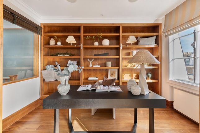 Flat for sale in Eaton Place, London