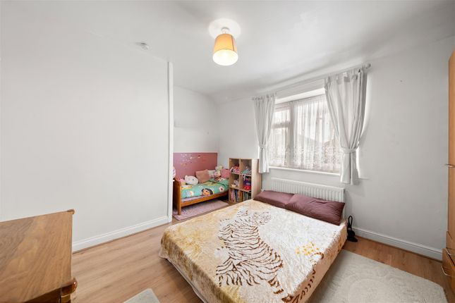 Terraced house for sale in Warwick Crescent, Hayes