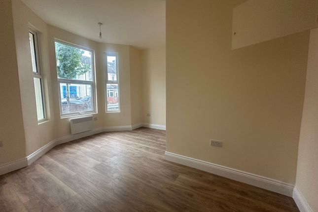 11 Saxon Road, Southall photo 2