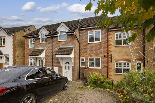 Thumbnail Terraced house for sale in Wheelers Park, High Wycombe