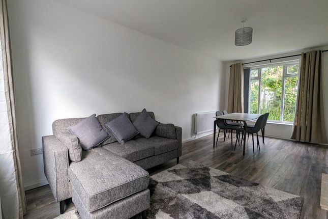1 Bed Flat To Rent Woodman Rd, London Cr5