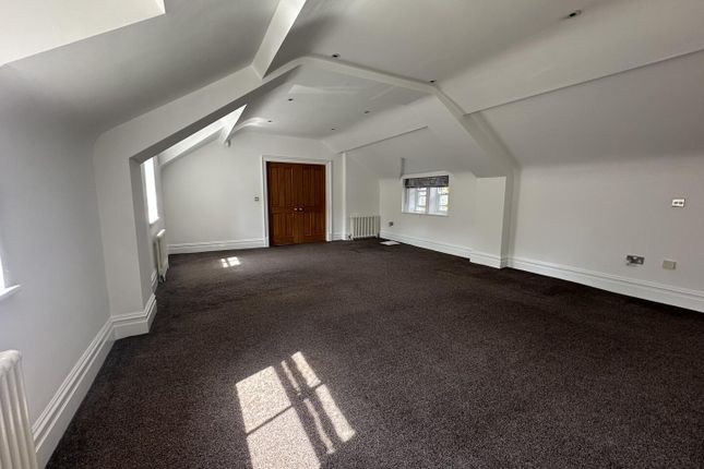 9, The Lydiate, Wirral photo 3