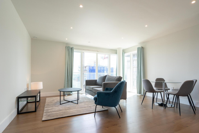 Flat 1003, Hopgood Tower, London photo 2