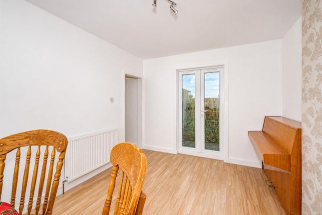 62, Blacklock Crescent, Dundee photo 3