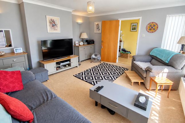 3, Lichfield Drive, Brixham photo 4