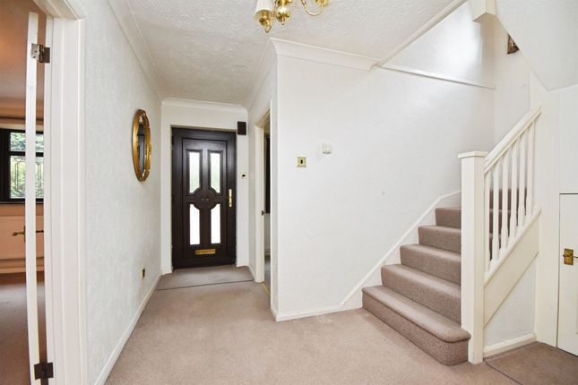 5, Priory Close, Brentwood photo 2