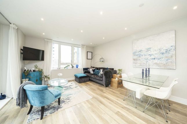 Flat for sale in Bridges Court Road, London