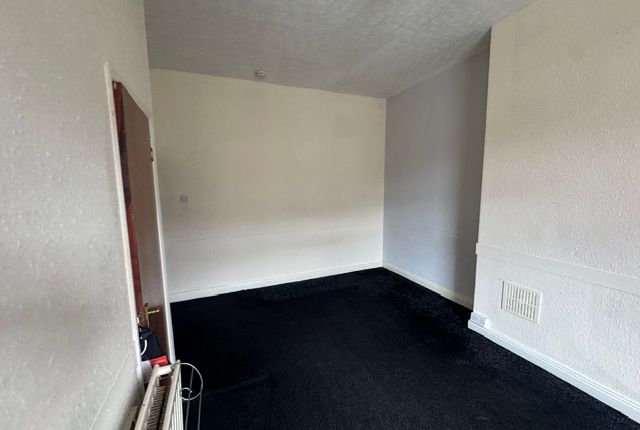 17 Flat 2, Bruntcliffe Road Morley Leeds photo 5