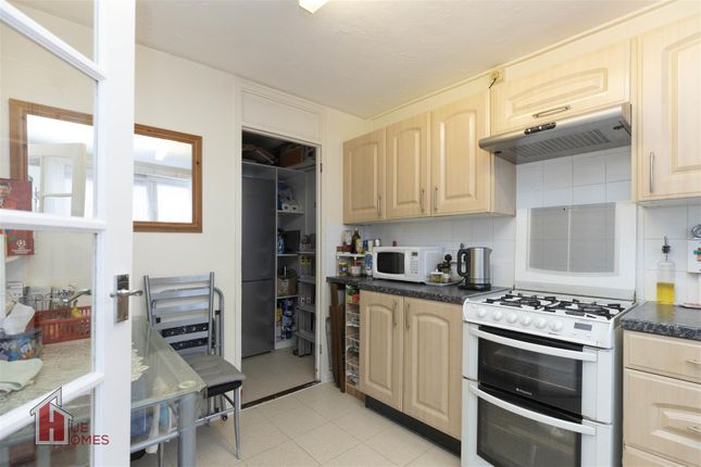 2, Byford Close, London photo 2