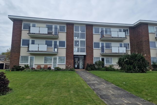 Flat to rent in Lord Warden Avenue, Walmer