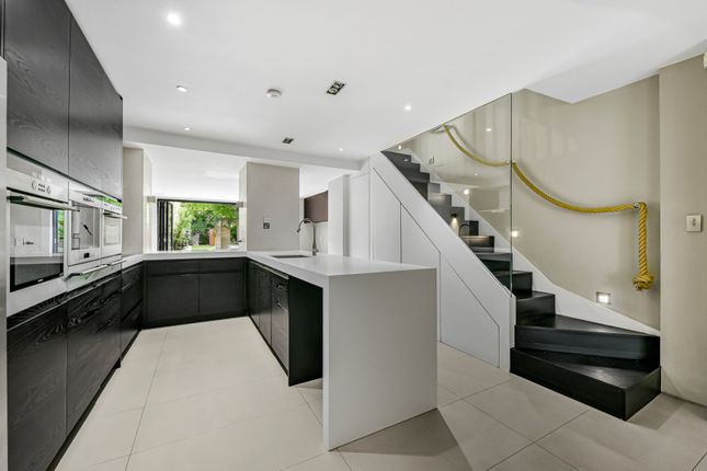 77, Clifton Hill, London photo 4