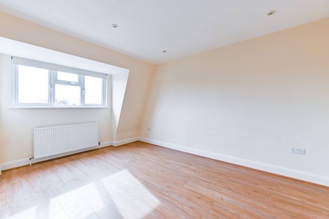 Thumbnail Flat to rent in Uxbridge Road, Hatch End, Pinner