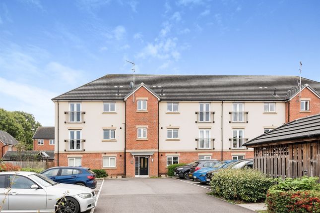 Flat for sale in Collingwood Crescent, Swindon