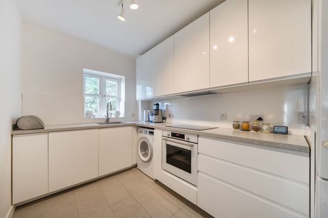 Flat 10, Winter Lodge, London photo 4