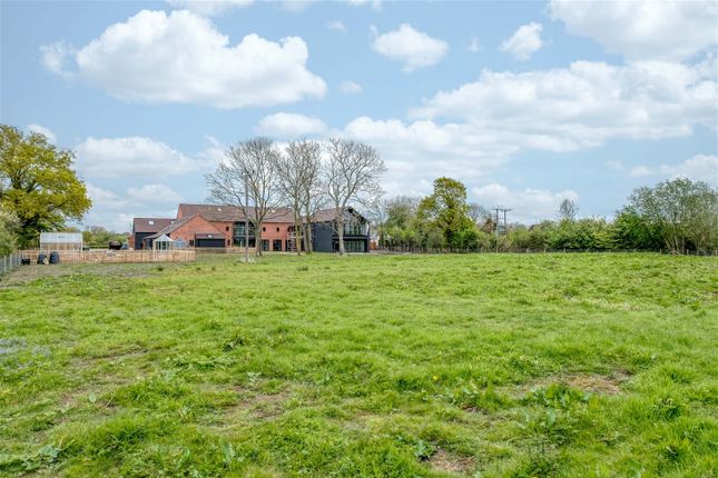 Flat for sale in Lion &amp; Lamb Barns, Droitwich Road, Bradley Green