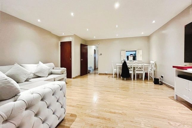 137, Waters Drive, Surrey photo 4