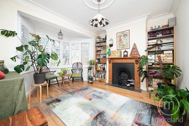 126 Sunny Gardens Road, London, Greater London photo 2
