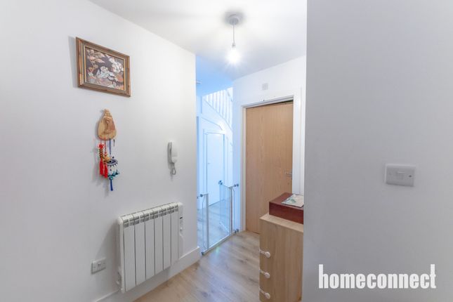 Flat 4, 61-63 High Street, Ilford photo 4