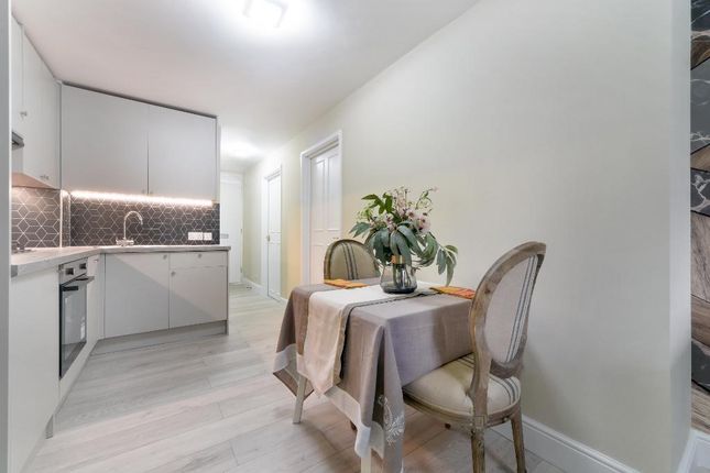 Thumbnail Flat for sale in Willow Tree Close, Earlsfield