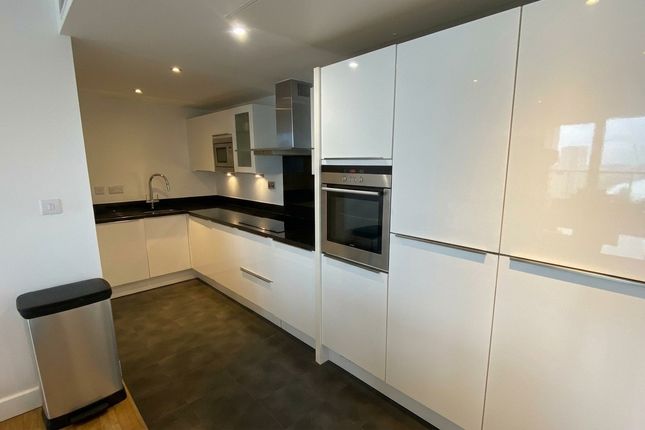245 Proton Tower, Blackwall Way, London photo 3