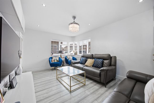 10, Chaucer Avenue, Hayes photo 3