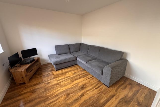 3, Clos Y Gat, Llanelli photo 2
