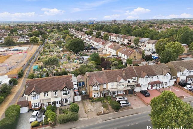 178, Balgores Lane, Romford photo 2