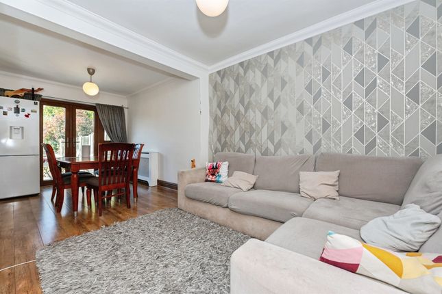 Grovelands Way, Grays photo 3