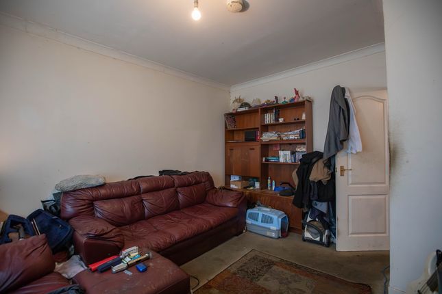 6B, Hawthorn Drive, Coatbridge photo 3
