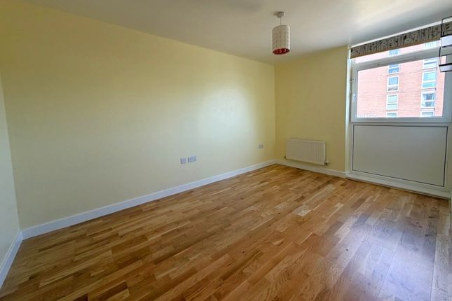 43 Aits View, Victoria Avenue, West Molesey photo 4