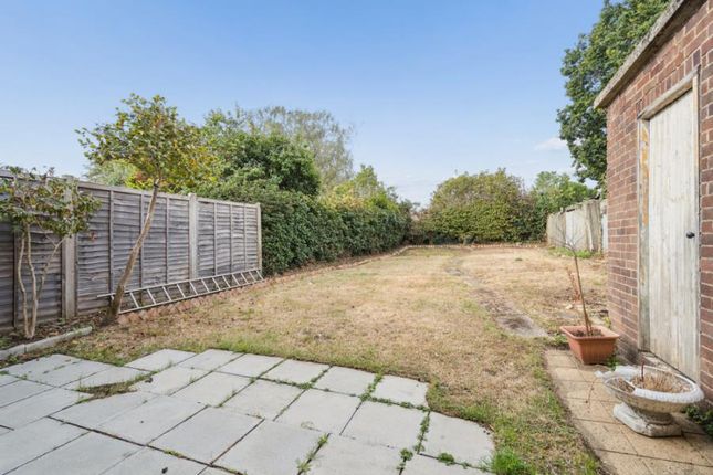 73, Wiltshire Lane, Pinner photo 4