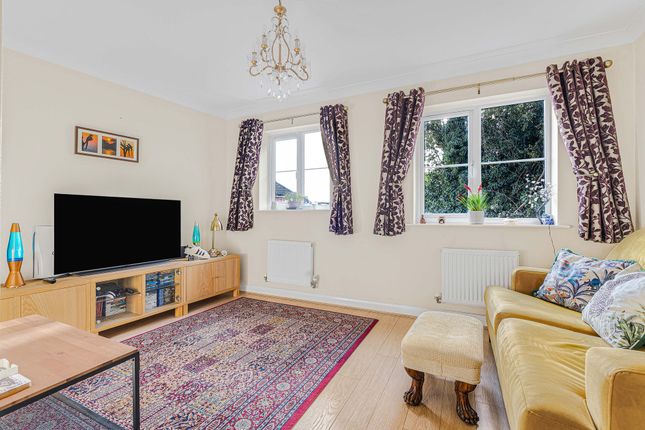 6 Plomer Hill, High Wycombe photo 5