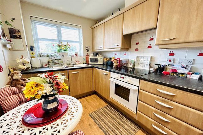 15 Newarth Drive, Lymm photo 4