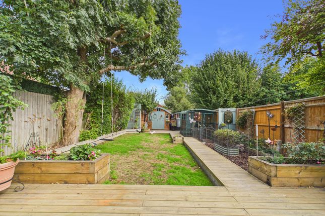 31 Willow Tree Glade, Reading photo 4