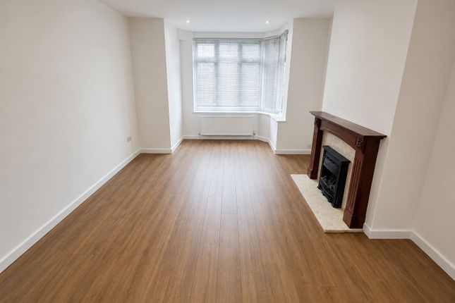 188 Stockingstone Road, Luton, Bedfordshire photo 2