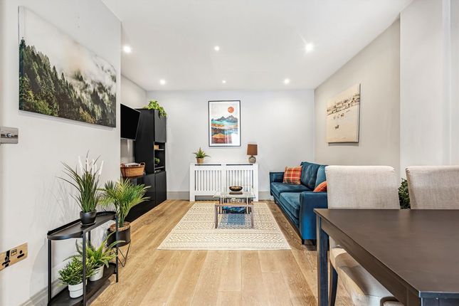 Flat 2, 583, Fulham Road, London photo 3