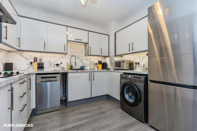 3, Shire Way, Glossop photo 4