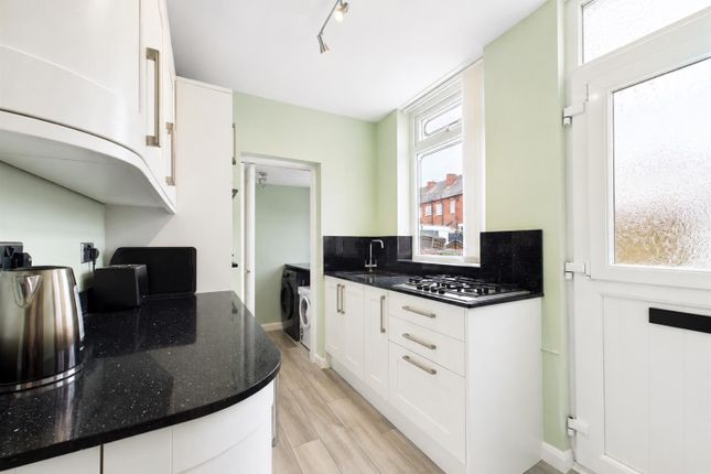 14, Featherstone Lane, Pontefract photo 4