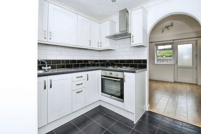 86, Whitacre, Peterborough photo 2
