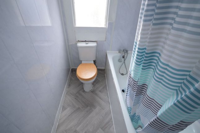 2C Kingswood Road, Ilford photo 5