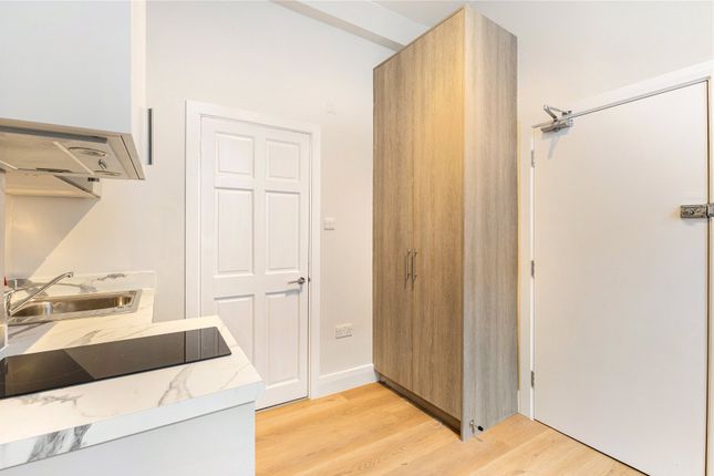 Studio flat on 4, 207, Uxbridge Road, London, £1,450/mo