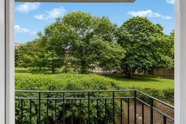 47 Chobham Gardens, London photo 4